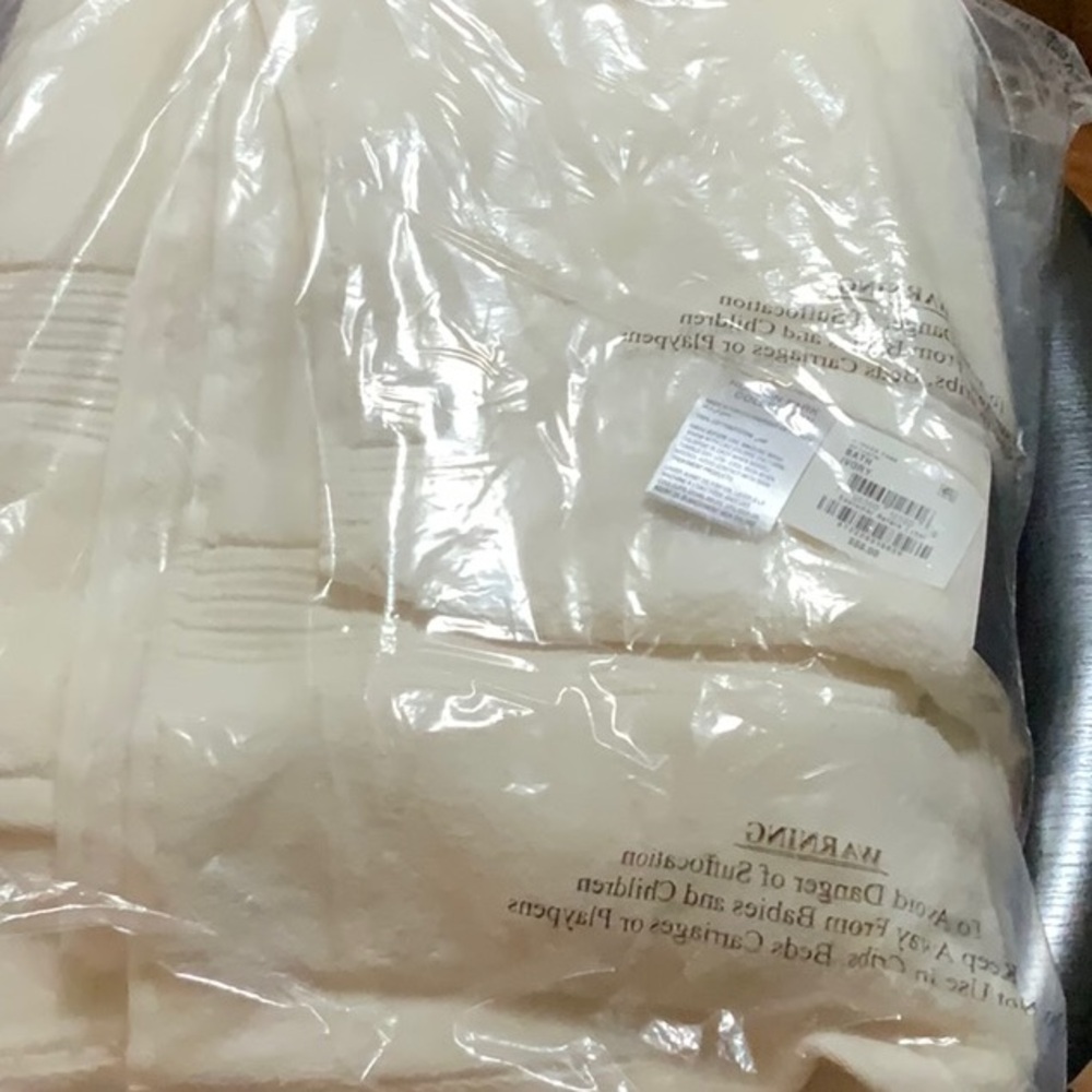 NWT Hudson Park Towel ONLY ONE in Ivory color